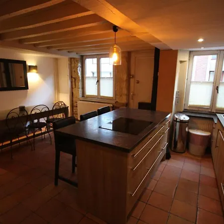 Old Town - Lovely Typical House 招待所 3*